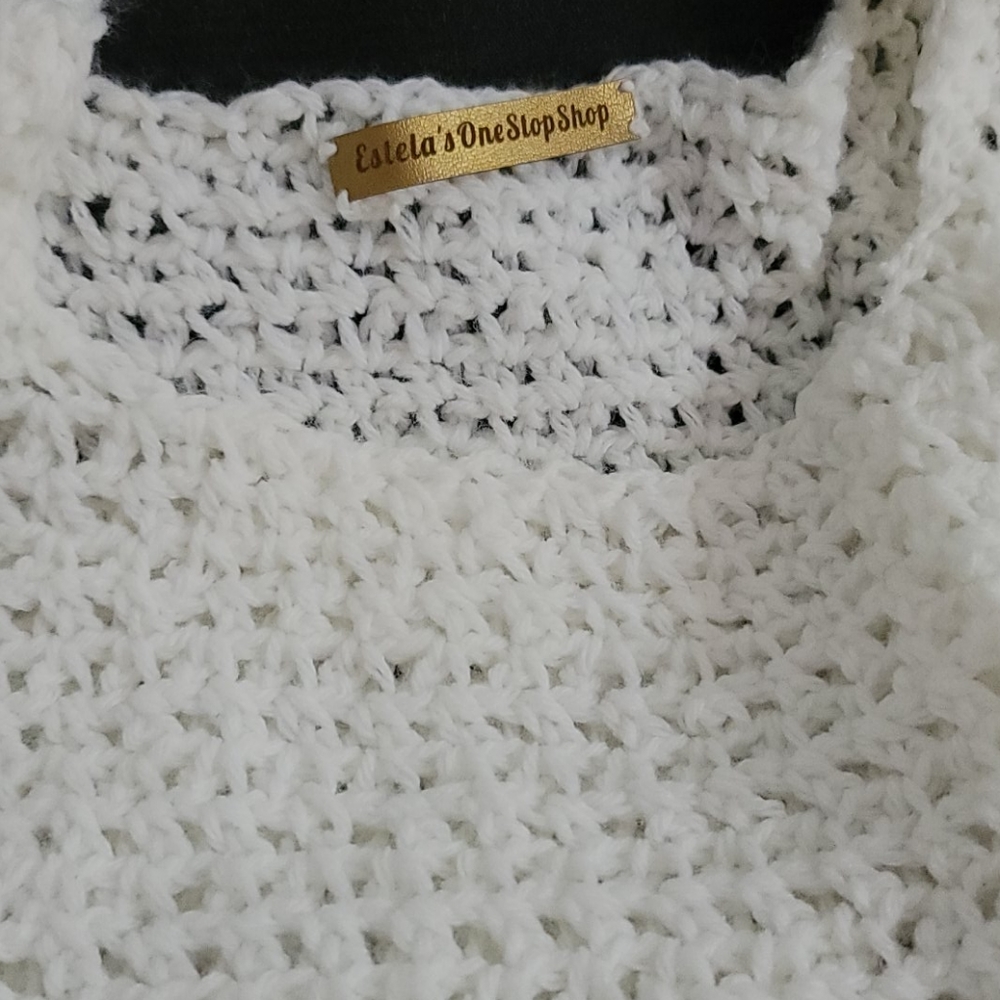 Sweater. / I DO NOT ACCEPT RETURNS - Picture 2 of 4
